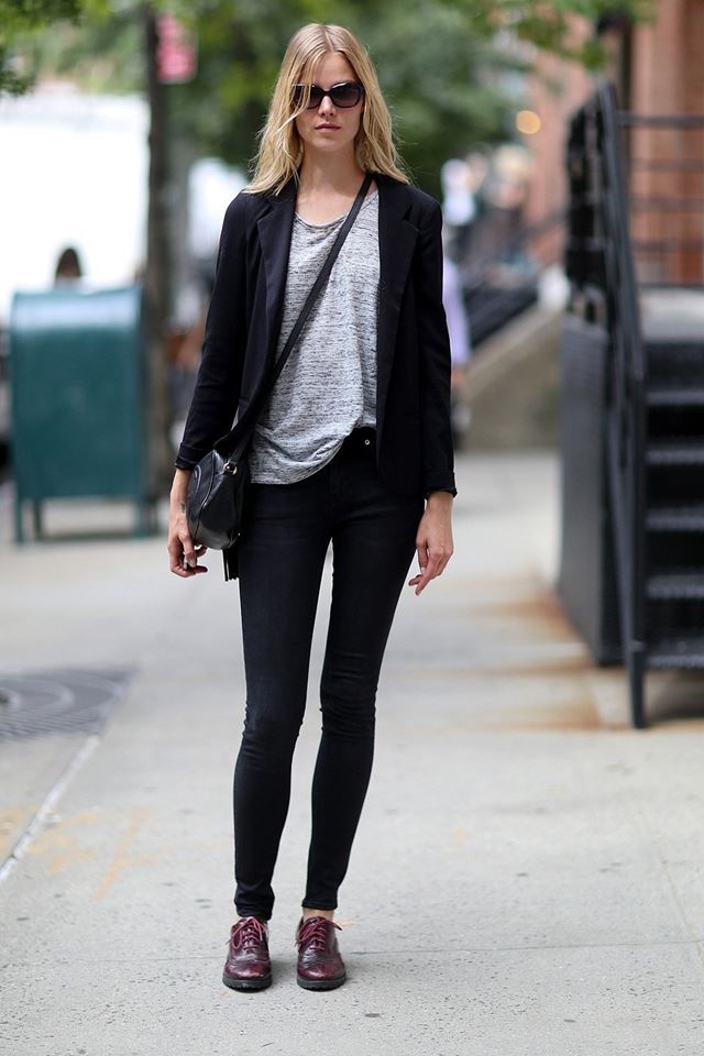 стиль casual черный пиджак и леггинсы, уличная мода Нью-Йорка 2014-2015 