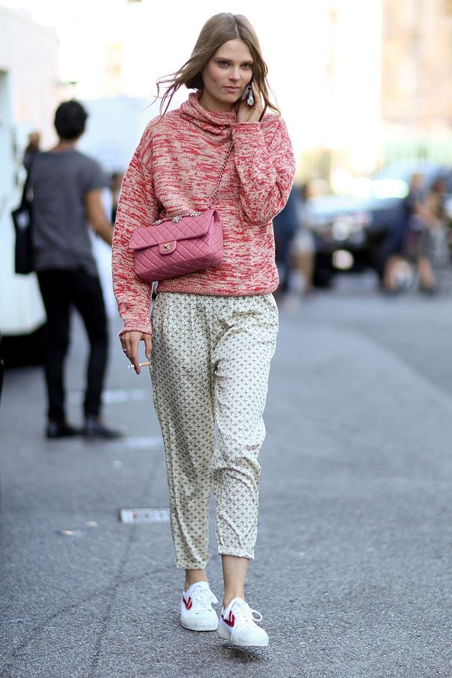 пижамные брюки с трикотажным свитером, уличная мода Нью-Йорка 2014-2015 