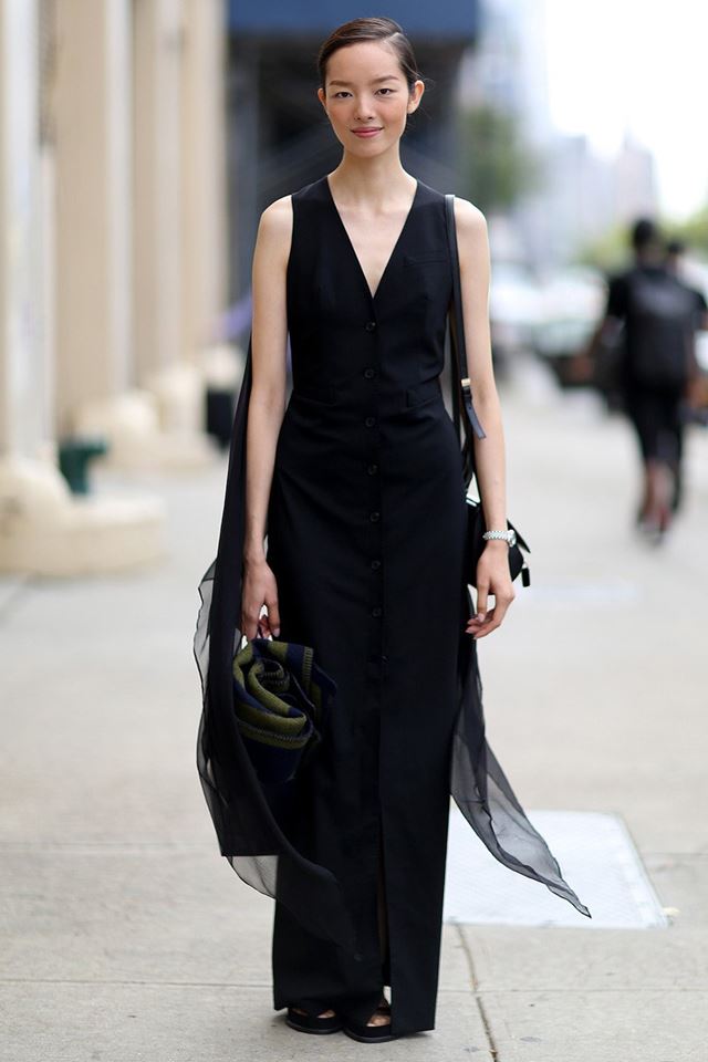 черный сарафан на пуговицах, уличная мода Нью-Йорка 2014-2015 