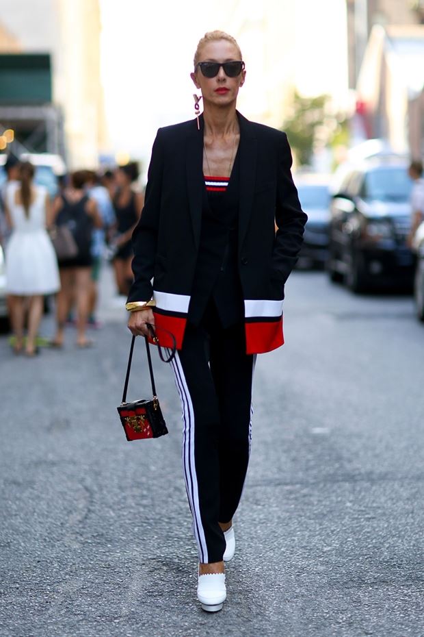 черный длинный пиджак, уличная мода Нью-Йорка 2014-2015