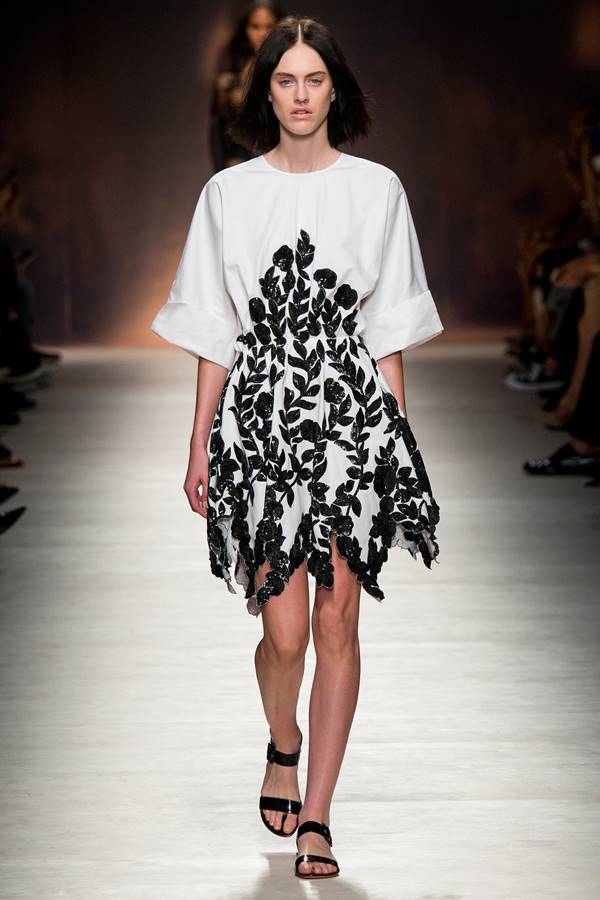черно-белое платье весна лето 2015 Blumarine