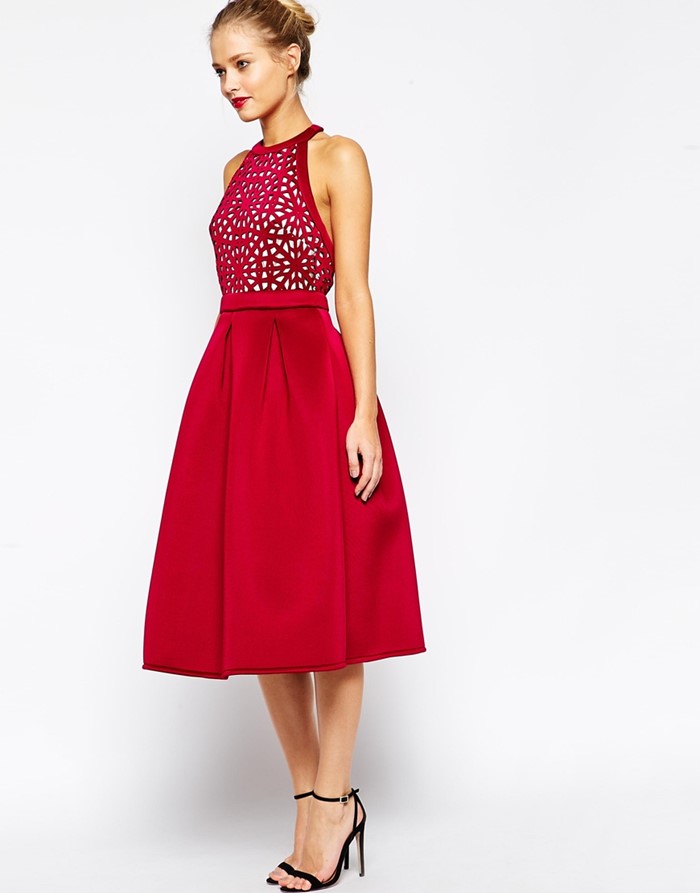 приталенное красное платье ниже колена на выпускной 2015 