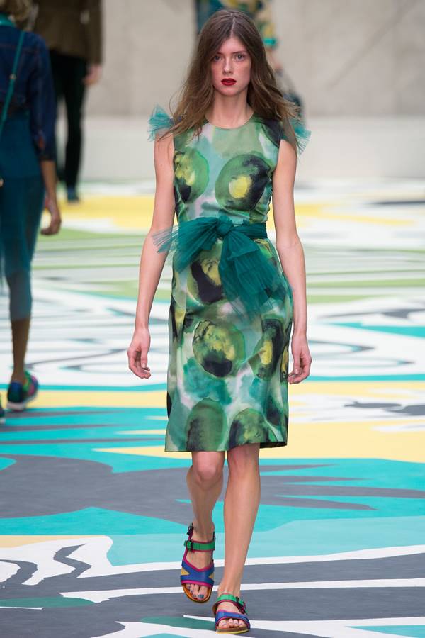 зеленое платье весна-лето 2015 Burberry Prorsum