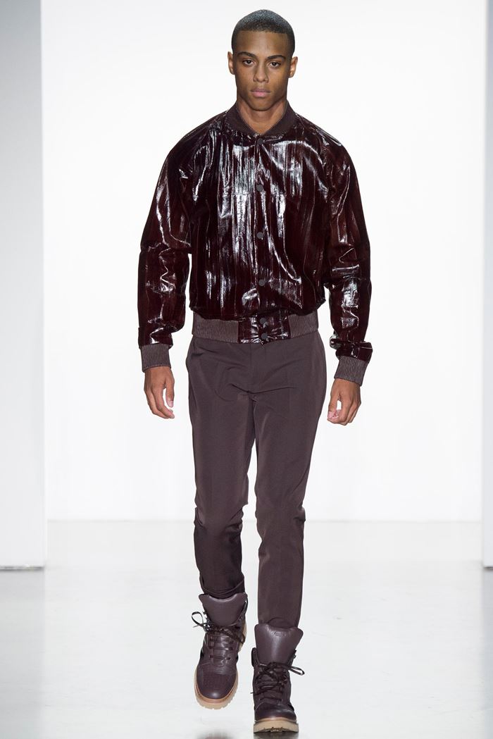 Calvin Klein Collection лаковая мужская кожаная куртка весна-лето 2015