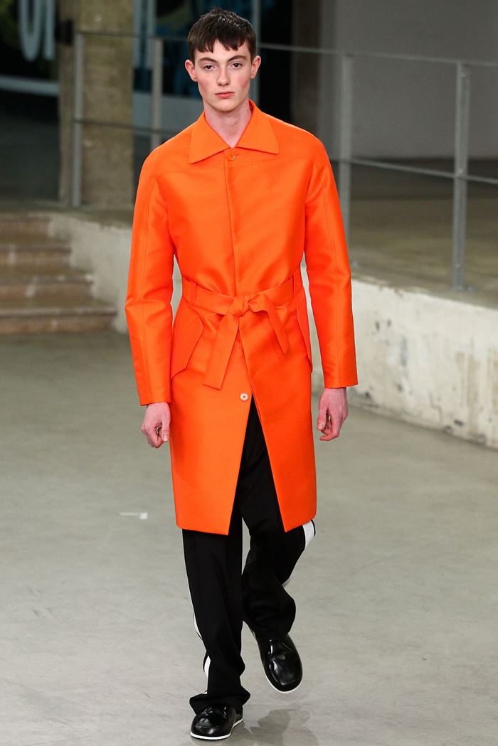 Carven оранжевое мужское пальто весна-лето 2015