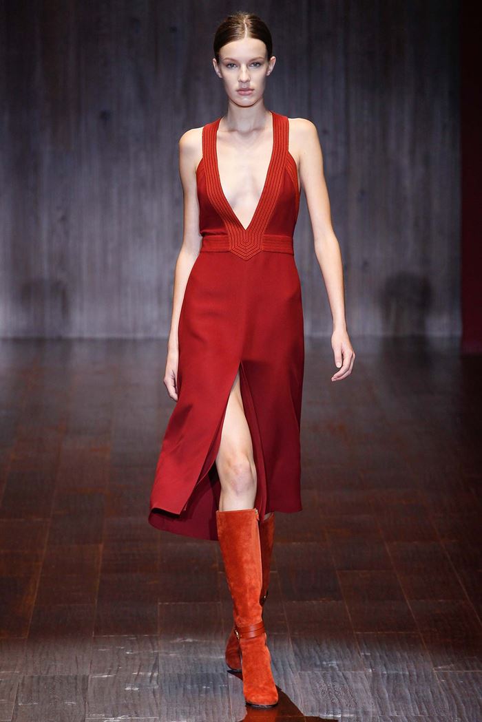 Gucci  красное платье с разрезом весна-лето 2015