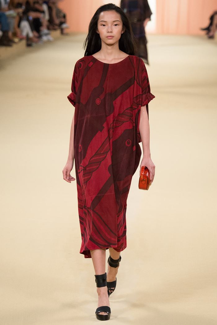 Hermès широкое красное платье миди весна-лето 2015