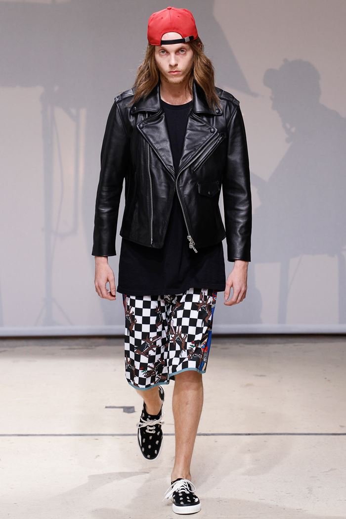 Julien David черная мужская кожаная куртка косуха весна-лето 2015