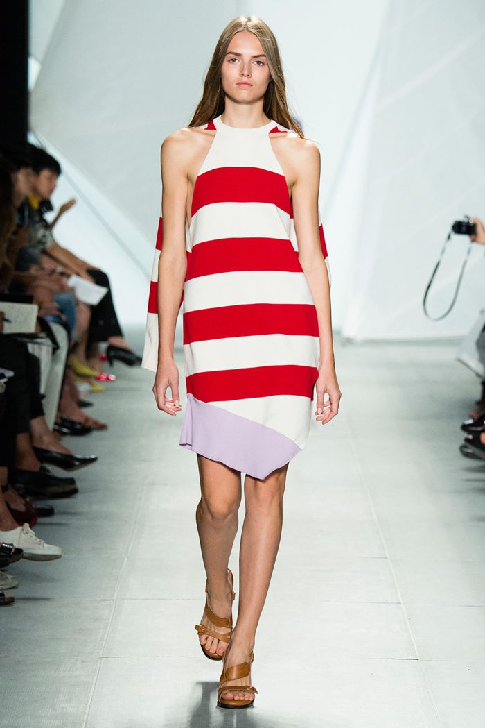 Lacoste красно-белое полосатое платье весна-лето 2015