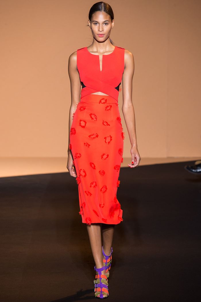 Roland Mouret коктейльное красное платье весна-лето 2015