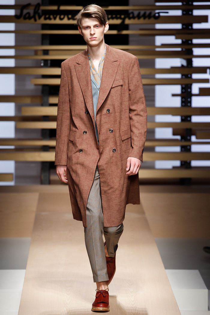 Salvatore Ferragamo двубортное мужское пальто весна-лето 2015