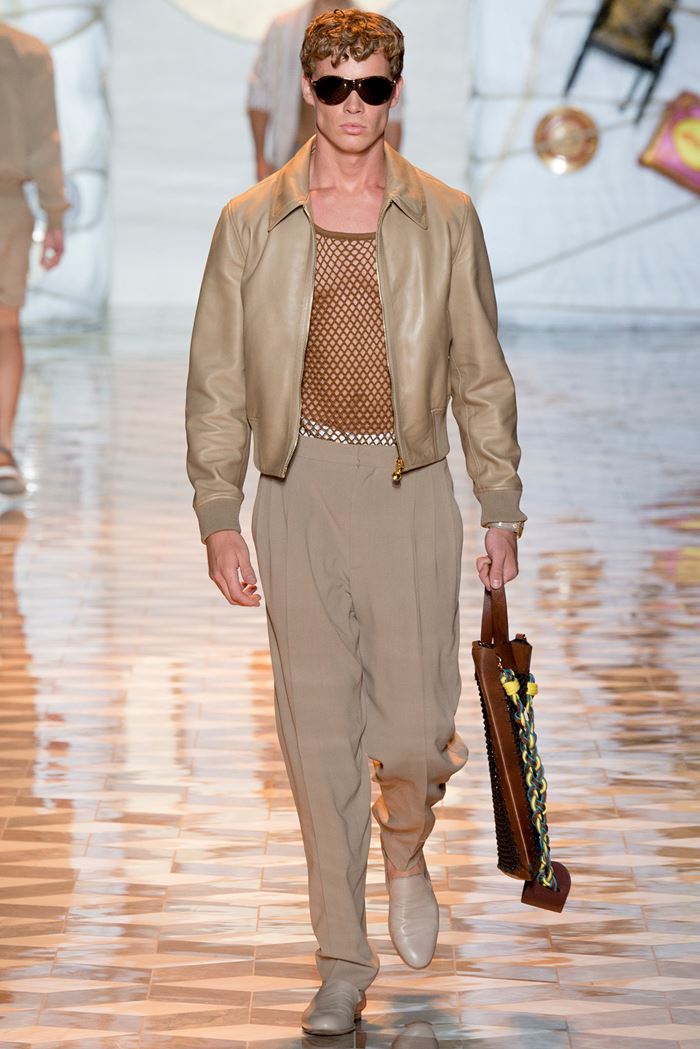 Versace бежевая мужская кожаная куртка весна-лето 2015