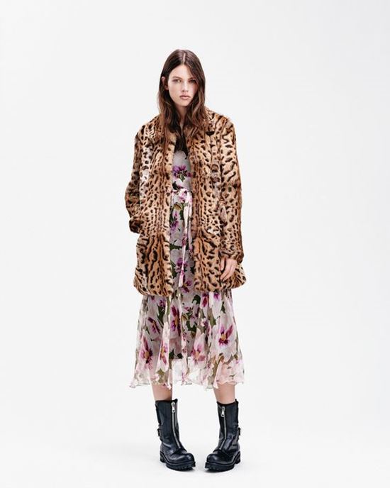 леопардовое пальто с шифоновым платьем Dondup