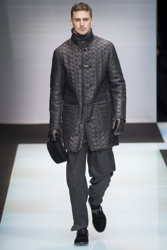 Giorgio Armani пальто-даффлкот из фактурной кожи