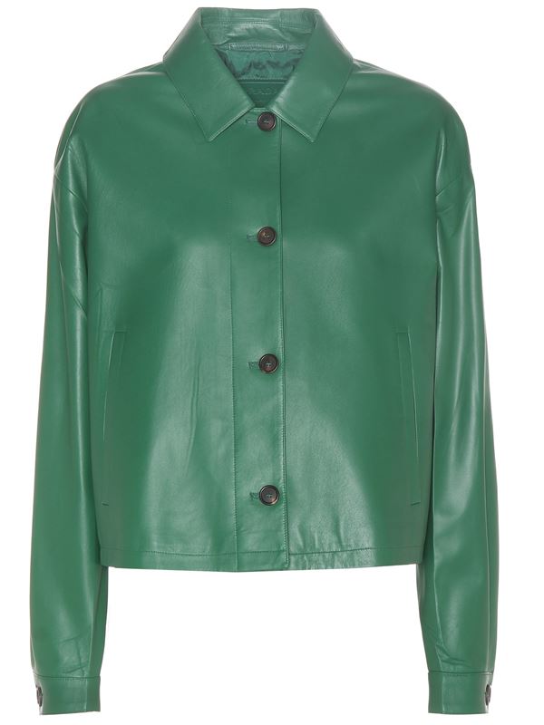 минималистичная зеленая куртка на пуговицах