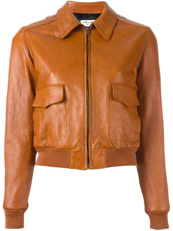 коричневая кожаная куртка с отложным воротником