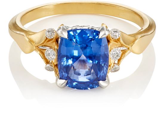 помолвочное кольцо из желтого золота с синим сапфиром и бриллиантами