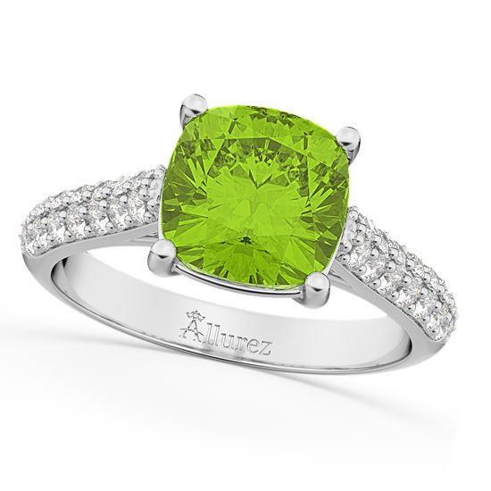 помолвочное кольцо из белого золота с зеленым перидотом и бриллиантами