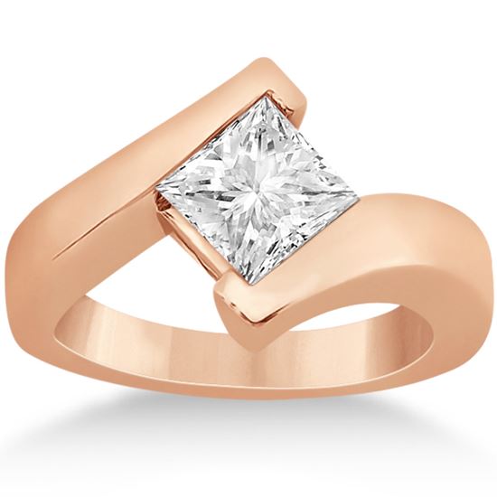 помолвочное кольцо из розового золота с крупным бриллиантом