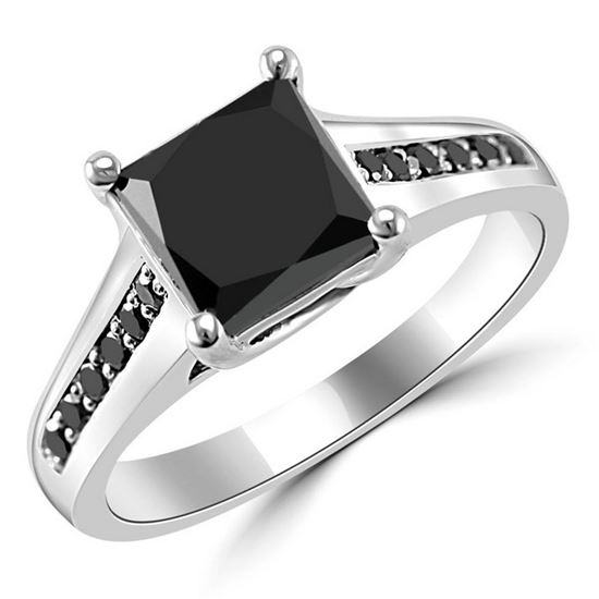 помолвочное кольцо из белого золота с черным бриллиантом