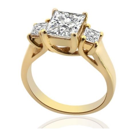 помолвочное кольцо из желтого золота с бриллиантами