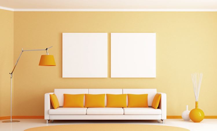 Бежевый диван в интерьере: светлый оранжевый и белый минималистичный дизайн