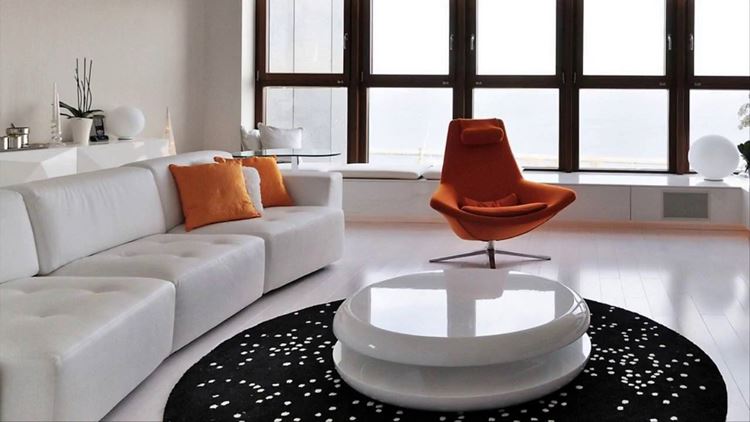 Бежевый диван в интерьере: светлая гостиная с оранжевыми и чёрными акцентами