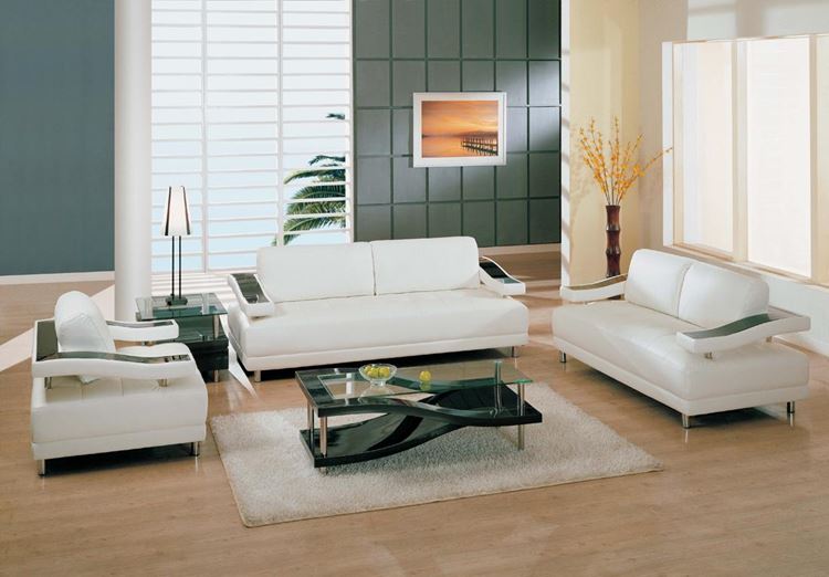 Белый диван в интерьере: минималистичная гостиная в бежево-зеленых тонах