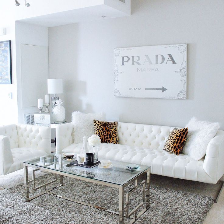 Белый диван в интерьере: белоснежная гостиная в скандинавском стиле