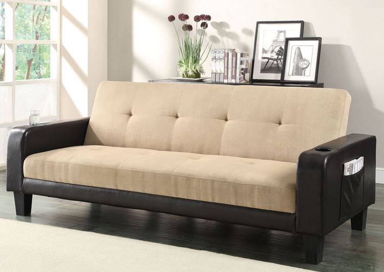 Бежевый диван в интерьере: с черными подлокотниками замшевый
