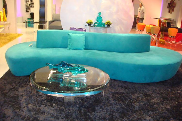 Бирюзовый диван в интерьере: футуристический диван оттенка аквамарин 