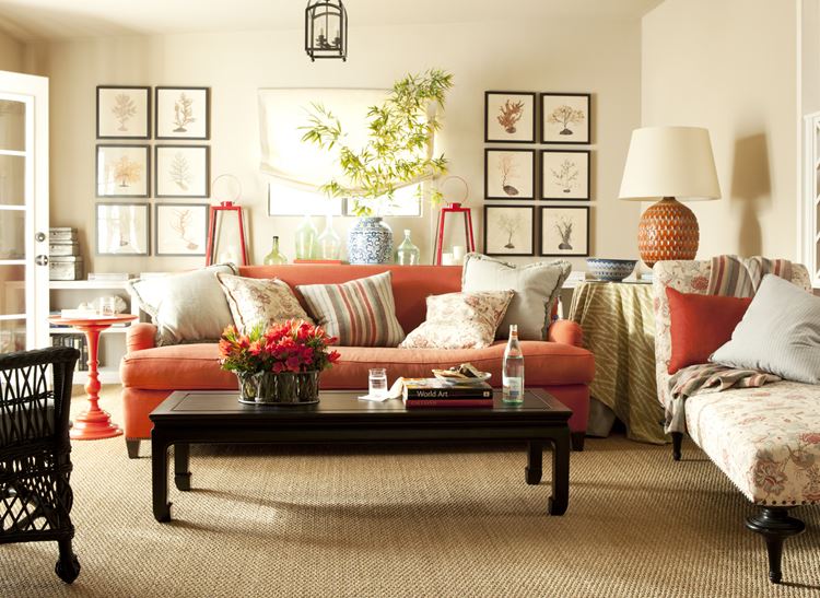 Оранжевый диван в интерьере: гостиная в средиземноморском стиле 