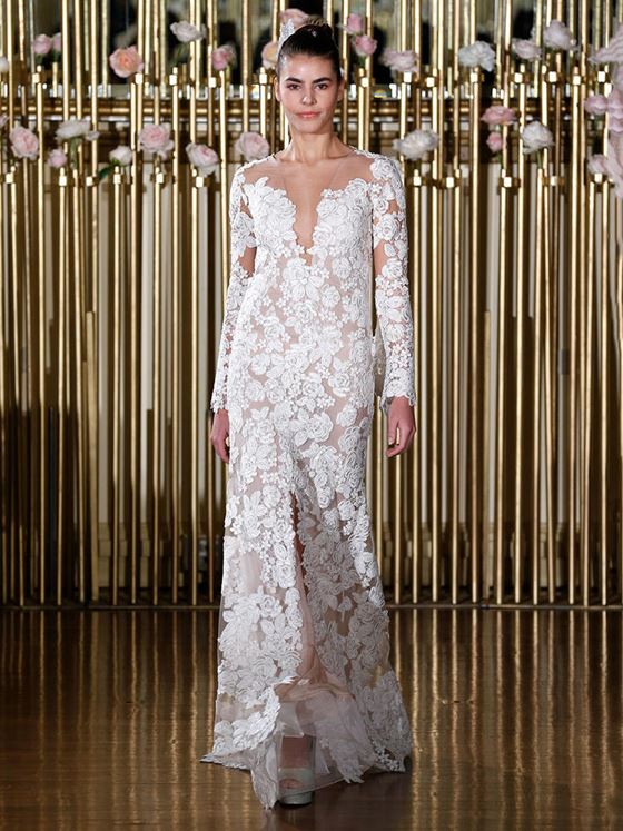 Кружевные свадебные платья 2017-2018: цветочный узор и длинный рукав