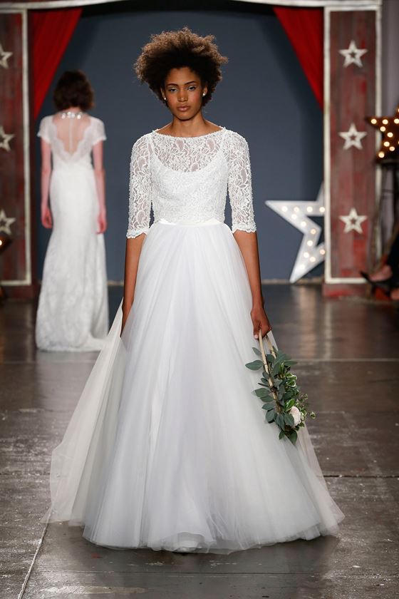 Пышные свадебные платья 2017-2018: плиссированная тюлевая юбка с кружевным топом