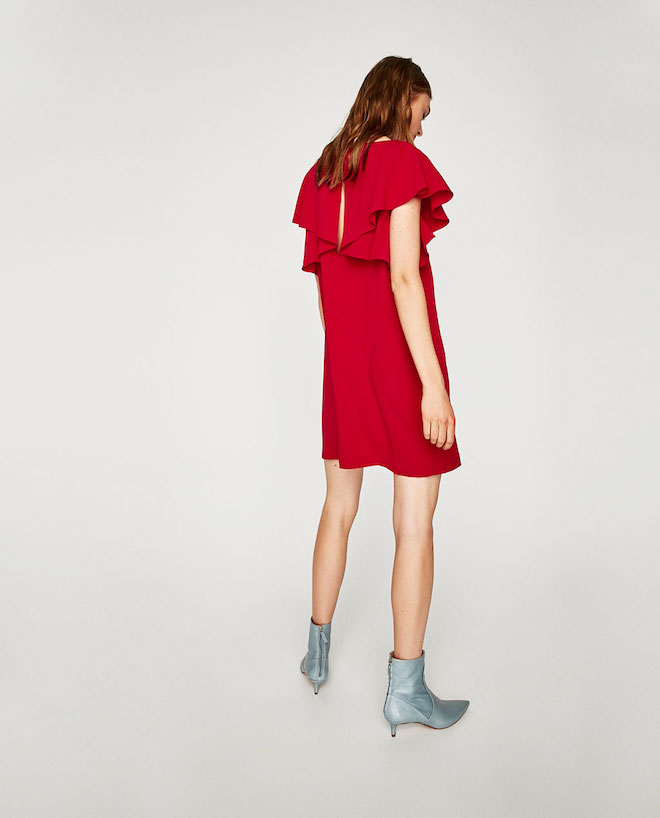 Лукбук коллекции Zara осень-зима 2017-2018: короткое красное платье с серебристыми ботильонами