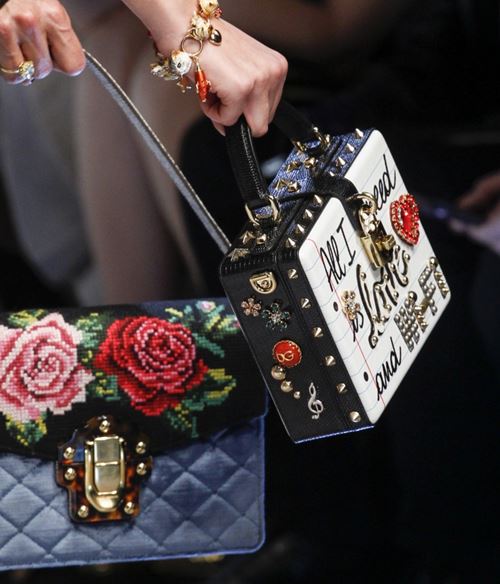Сумки Dolce&Gabbana осень-зима 2017-2018: сумка коробка с металлическими шипами