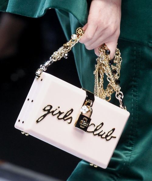 Сумки Dolce&Gabbana осень-зима 2017-2018: прямоугольная сумочка клатч с золотой цепочкой