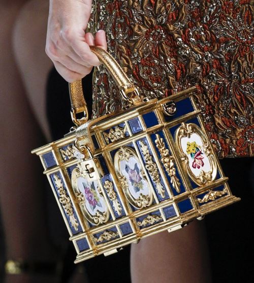 Сумки Dolce&Gabbana осень-зима 2017-2018: золотая коробка сундучок