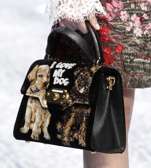 Сумки Dolce&Gabbana осень-зима 2017-2018: черная с аппликацией собачкой