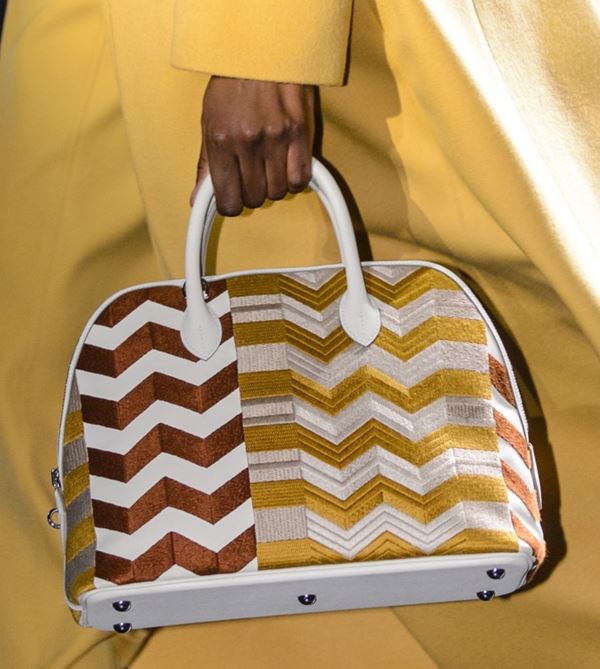 Сумки Hermès осень-зима 2017-2018: bolide bag с принтом зигзагами
