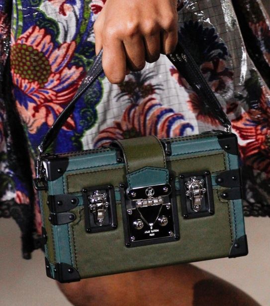 Сумки Louis Vuitton осень-зима 2017-2018: зеленая сумка-коробка