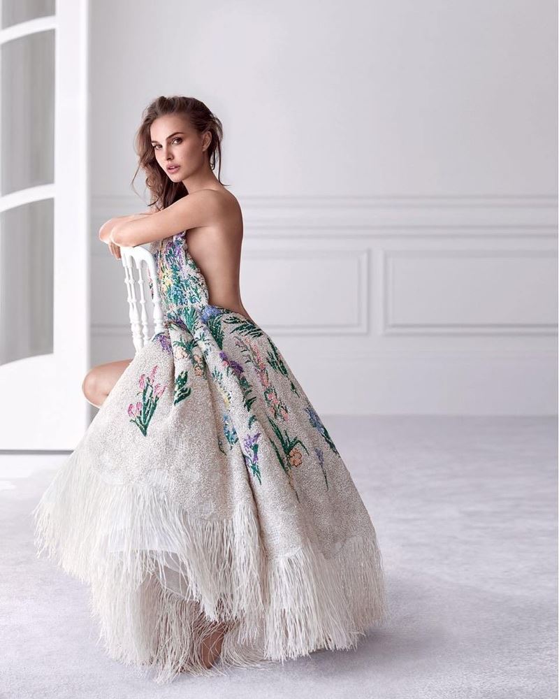 Натали Портман в рекламной кампании Miss Dior Eau de Parfum 2017 - пышное платье