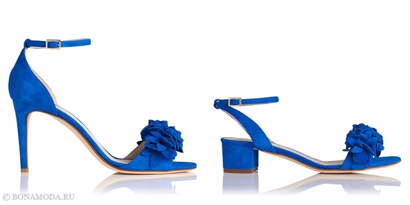 Замшевые туфли коллекции L.K. Bennett лето-2017 - яркие голубые босоножки на каблуке