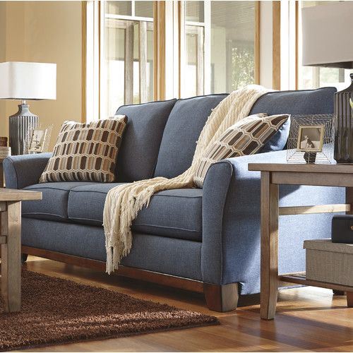 Джинсовый диван - серо-синий оттенок и подушки с принтом