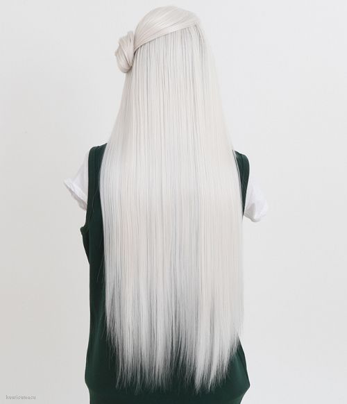 Белые платиновые волосы: очень длинные гладкие с боковым пучком
