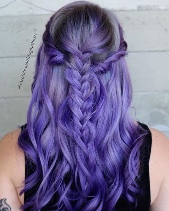 Фиолетовые волосы - длинные яркие локоны с колоском
