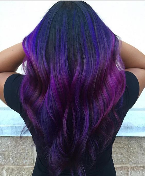 Фиолетовые волосы - оттенки индиго и маджента в виде омбре и балаяж