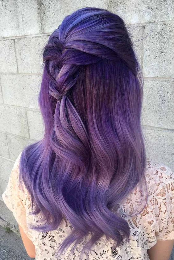 Фиолетовые волосы - длинные с косой в технике омбре