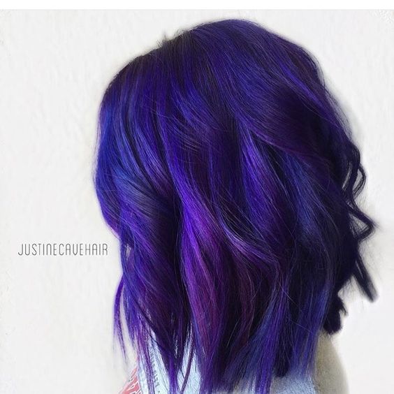 Фиолетовые волосы - индиго для боб-каре с локонами