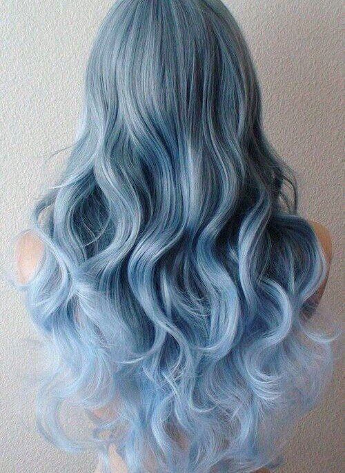 Голубые волосы - длинные крупные волнистые локоны